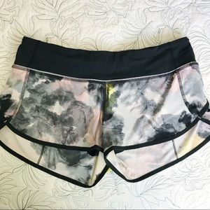 Lululemon Speed Short watercolor print // 6 // euc